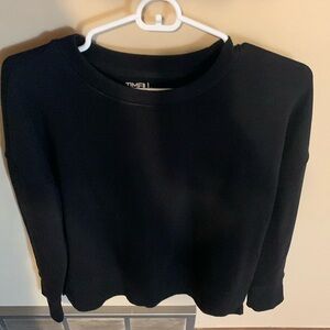Women’s Black sweatshirt size: Small 4/6
New without tags. 
Smoke free